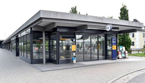 Estación de trenes de la pequeña localidad alemana de Unterföhring Tiroteo en una estación de tren cerca de Múnich